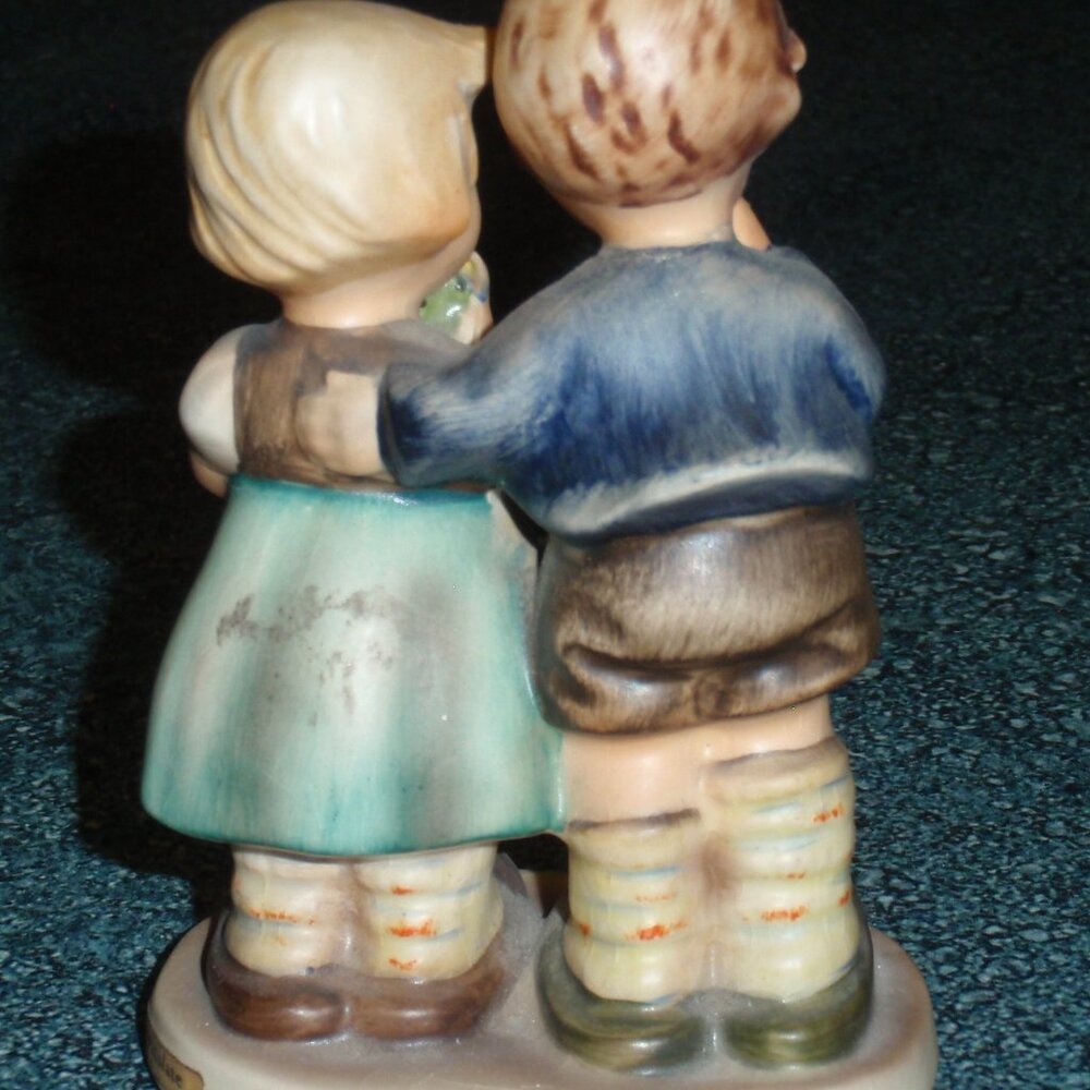 Goebel Hummel Figurine "We Congratulate" #220 TMK3 - Boy And Girl With Flowers! - Picture 5 of 9